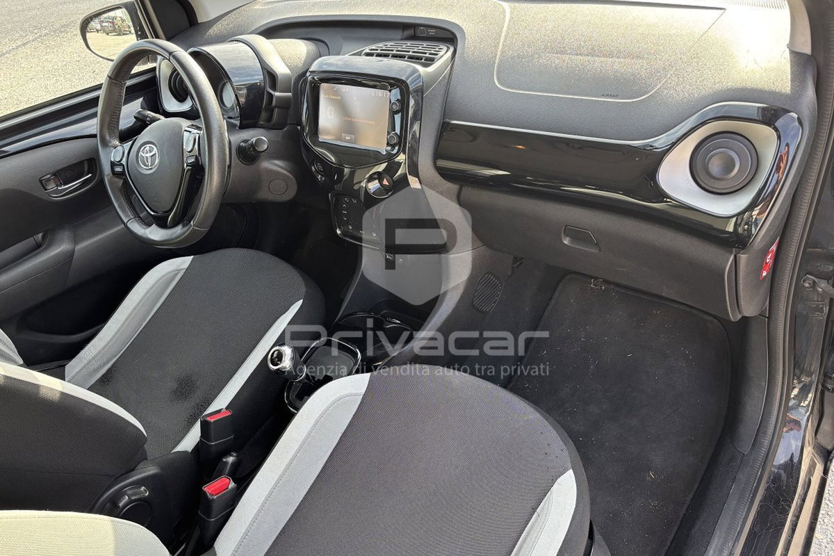 Toyota Aygo 1.0 VVT-i 69 CV 5 porte x-cool MMT (11)