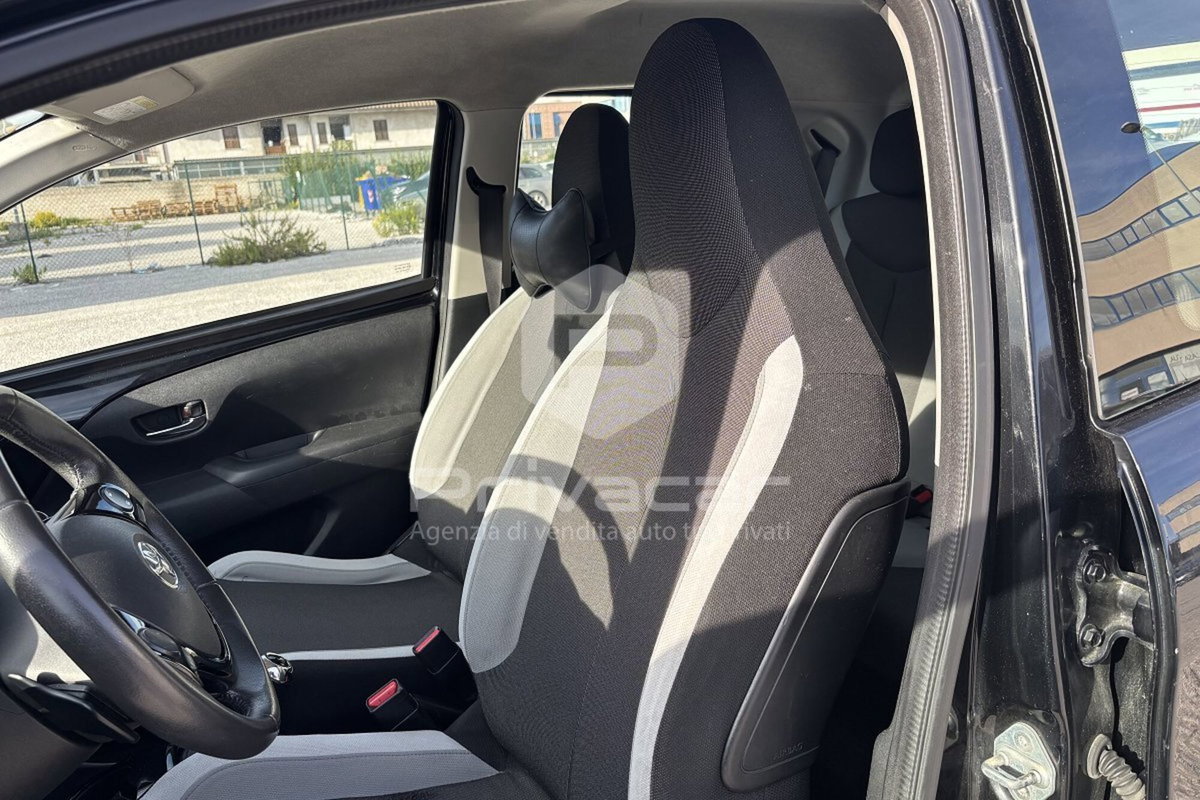 Toyota Aygo 1.0 VVT-i 69 CV 5 porte x-cool MMT (13)
