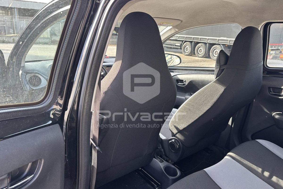 Toyota Aygo 1.0 VVT-i 69 CV 5 porte x-cool MMT (14)