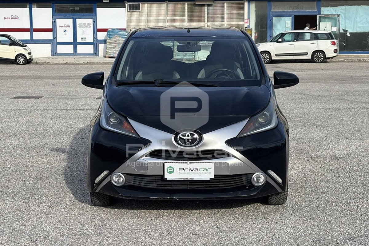 Toyota Aygo 1.0 VVT-i 69 CV 5 porte x-cool MMT (2)