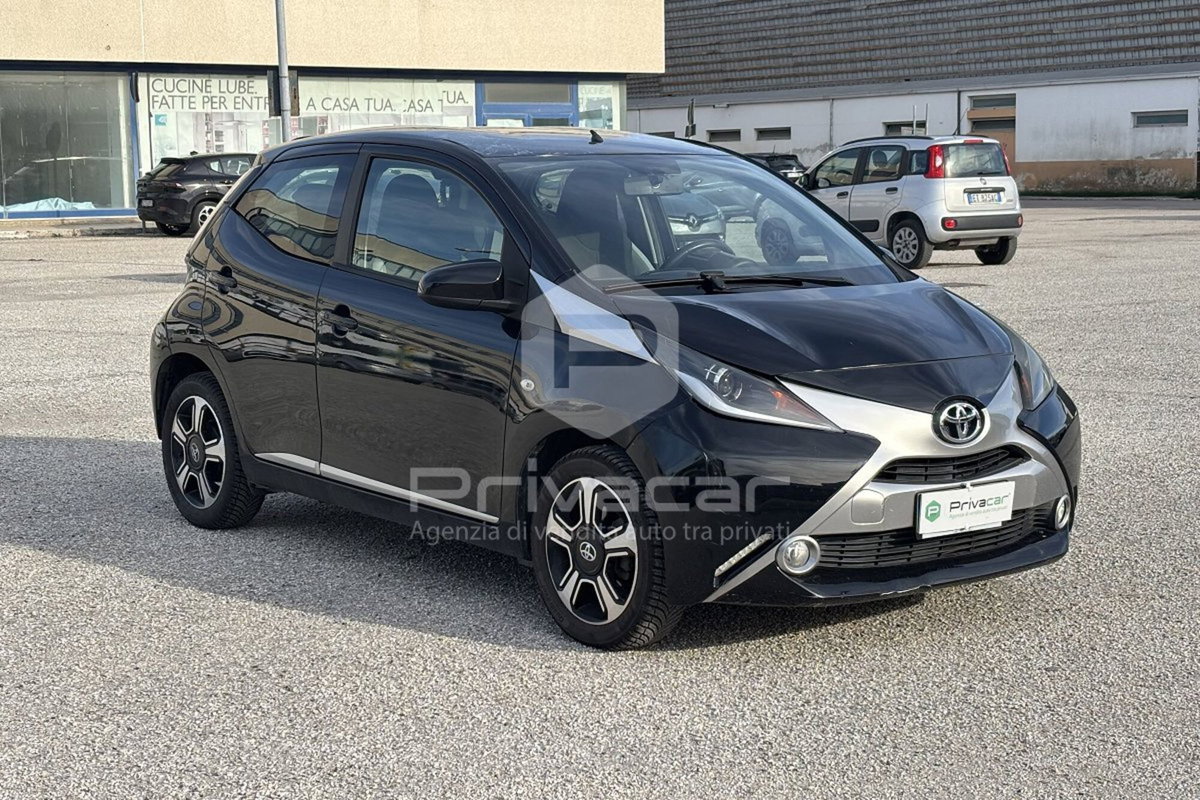 Toyota Aygo 1.0 VVT-i 69 CV 5 porte x-cool MMT (3)