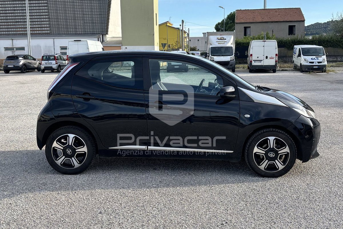 Toyota Aygo 1.0 VVT-i 69 CV 5 porte x-cool MMT (4)
