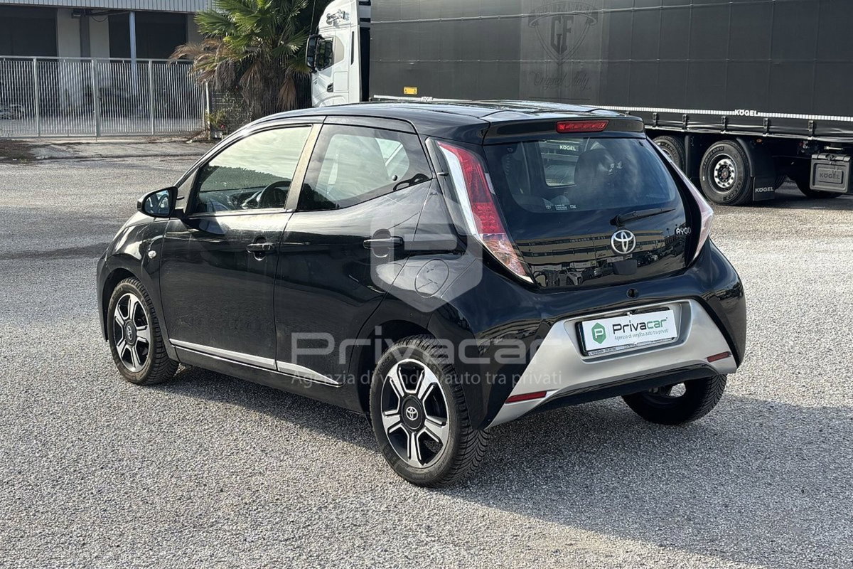 Toyota Aygo 1.0 VVT-i 69 CV 5 porte x-cool MMT (7)
