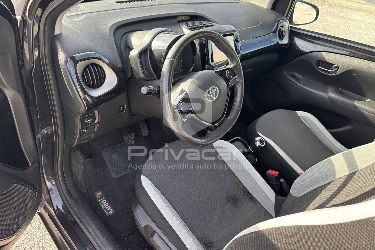 Toyota Aygo 1.0 VVT-i 69 CV 5 porte x-cool MMT (9)