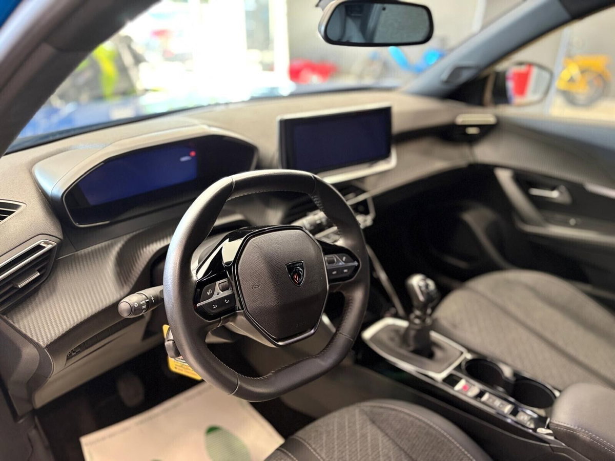Peugeot 2008 1.2 turbo Allure 100cv (10)