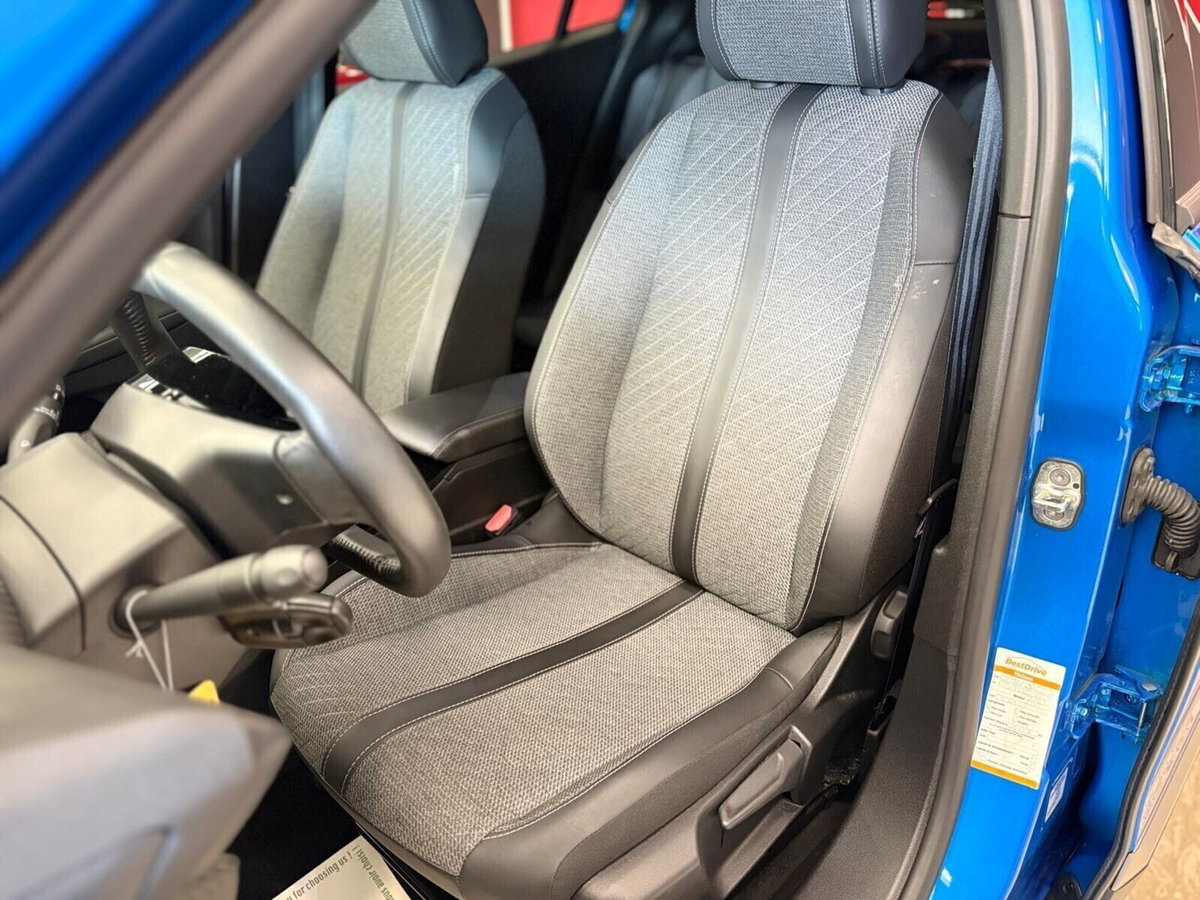 Peugeot 2008 1.2 turbo Allure 100cv (11)
