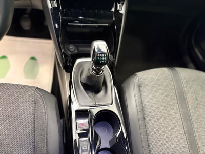 Peugeot 2008 1.2 turbo Allure 100cv (17)