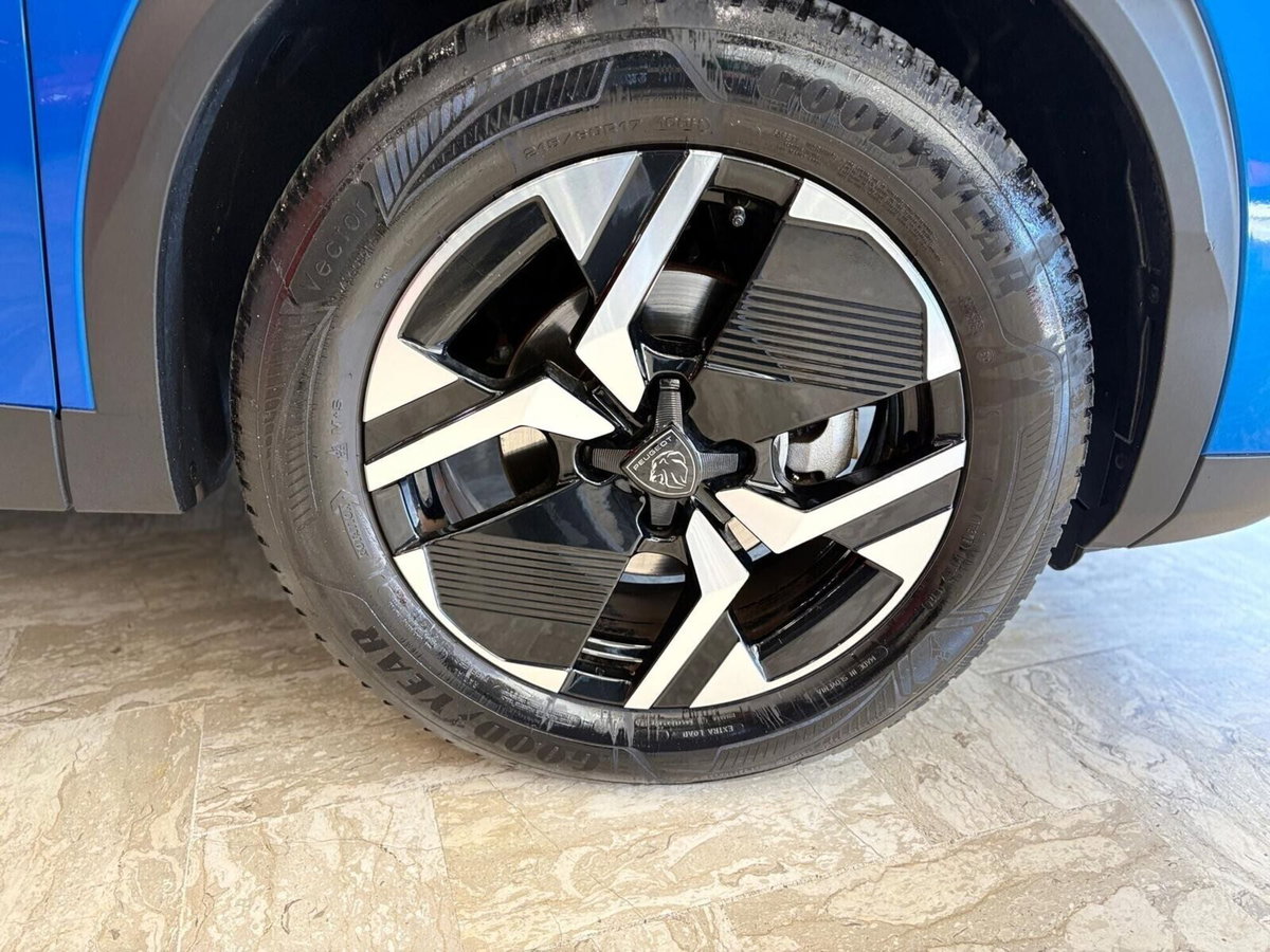 Peugeot 2008 1.2 turbo Allure 100cv (8)