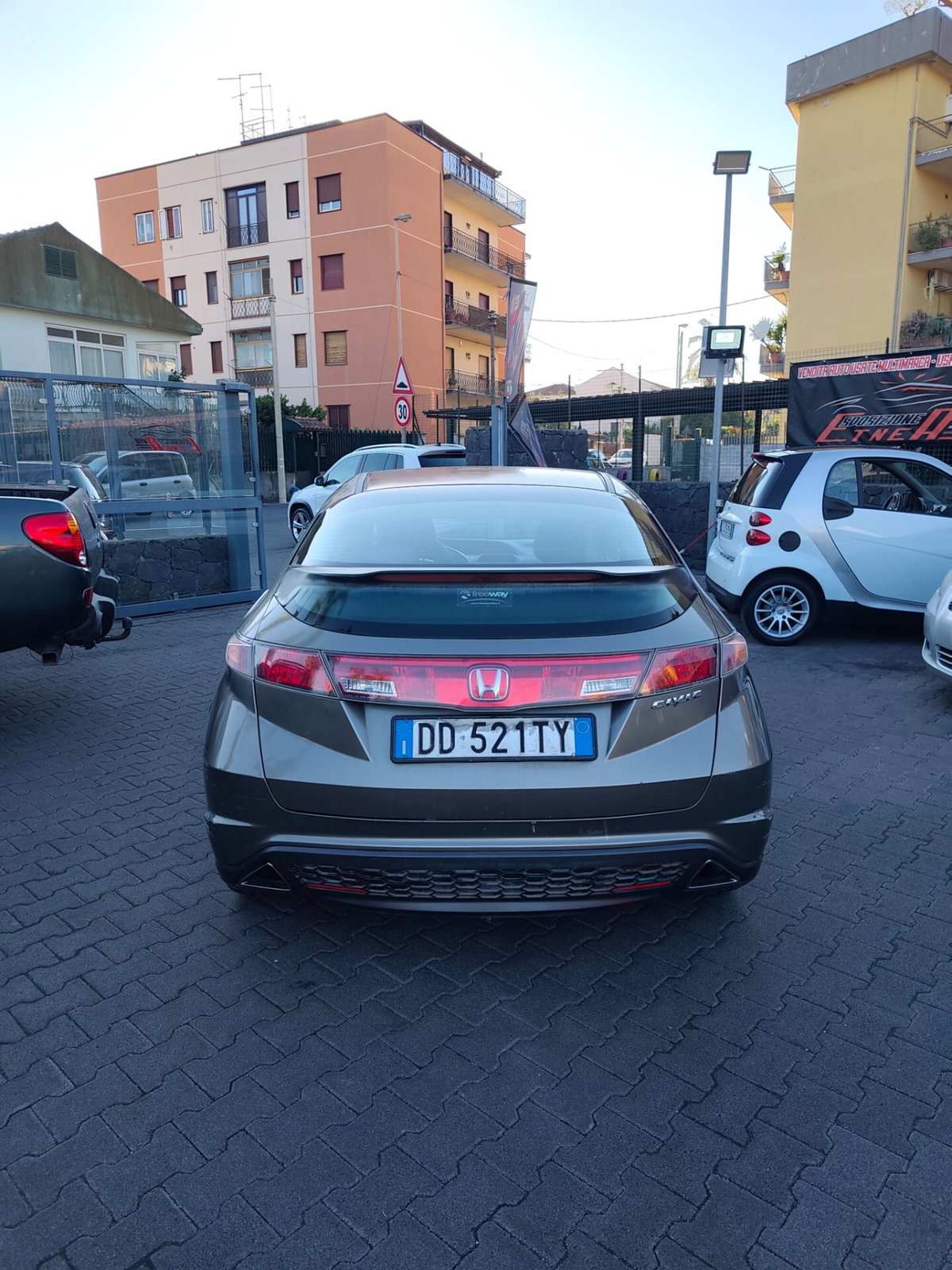 Honda Civic 1.8 i-VTEC 5p. Exclusive (5)