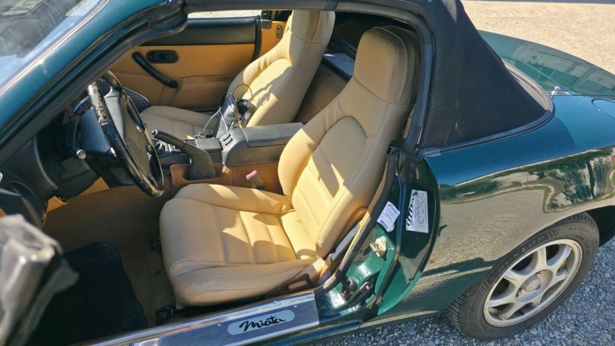 Mazda MX-5 1.8i 16V cat (18)