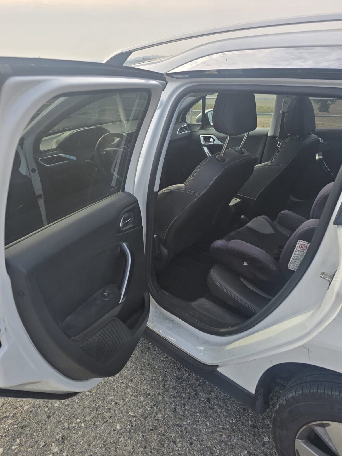 Peugeot 2008 e-HDi 92 CV Stop&Start robotizzato Allure (10)