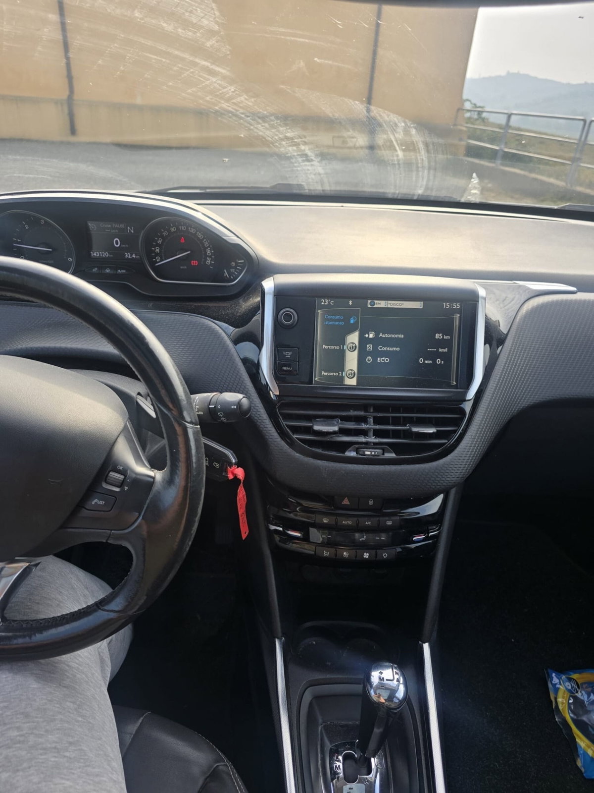 Peugeot 2008 e-HDi 92 CV Stop&Start robotizzato Allure (11)