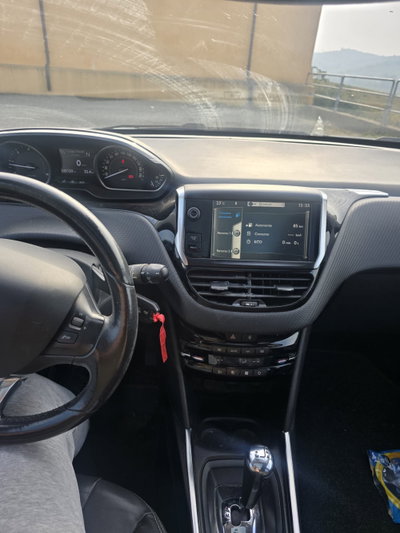 Peugeot 2008 e-HDi 92 CV Stop&Start robotizzato Allure (11)