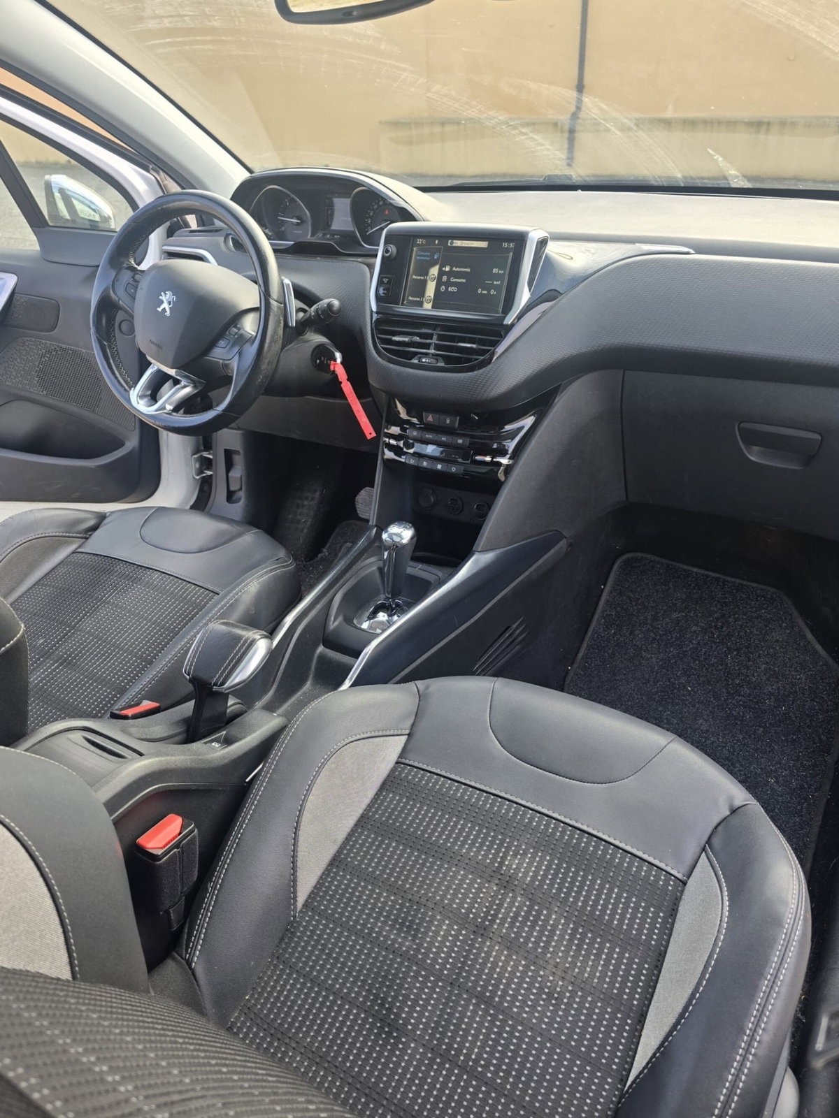 Peugeot 2008 e-HDi 92 CV Stop&Start robotizzato Allure (12)