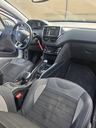 Peugeot 2008 e-HDi 92 CV Stop&Start robotizzato Allure (12)