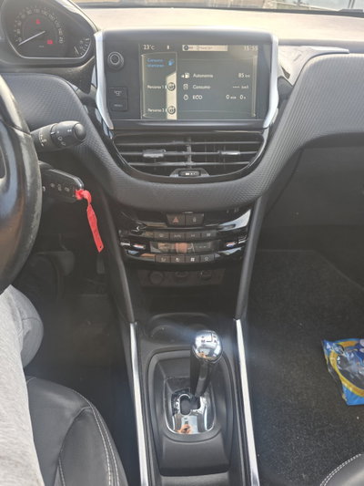 Peugeot 2008 e-HDi 92 CV Stop&Start robotizzato Allure (14)