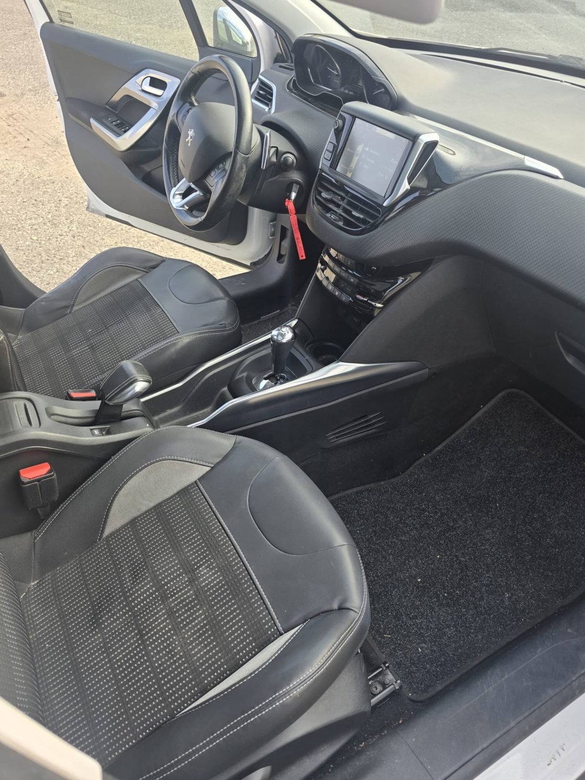 Peugeot 2008 e-HDi 92 CV Stop&Start robotizzato Allure (15)