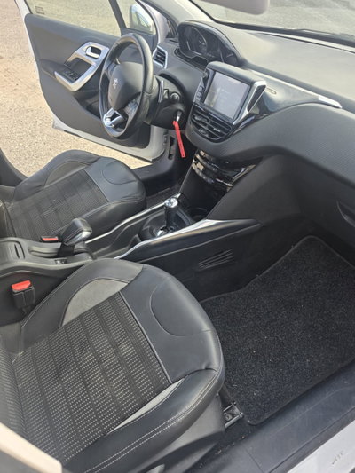 Peugeot 2008 e-HDi 92 CV Stop&Start robotizzato Allure (15)