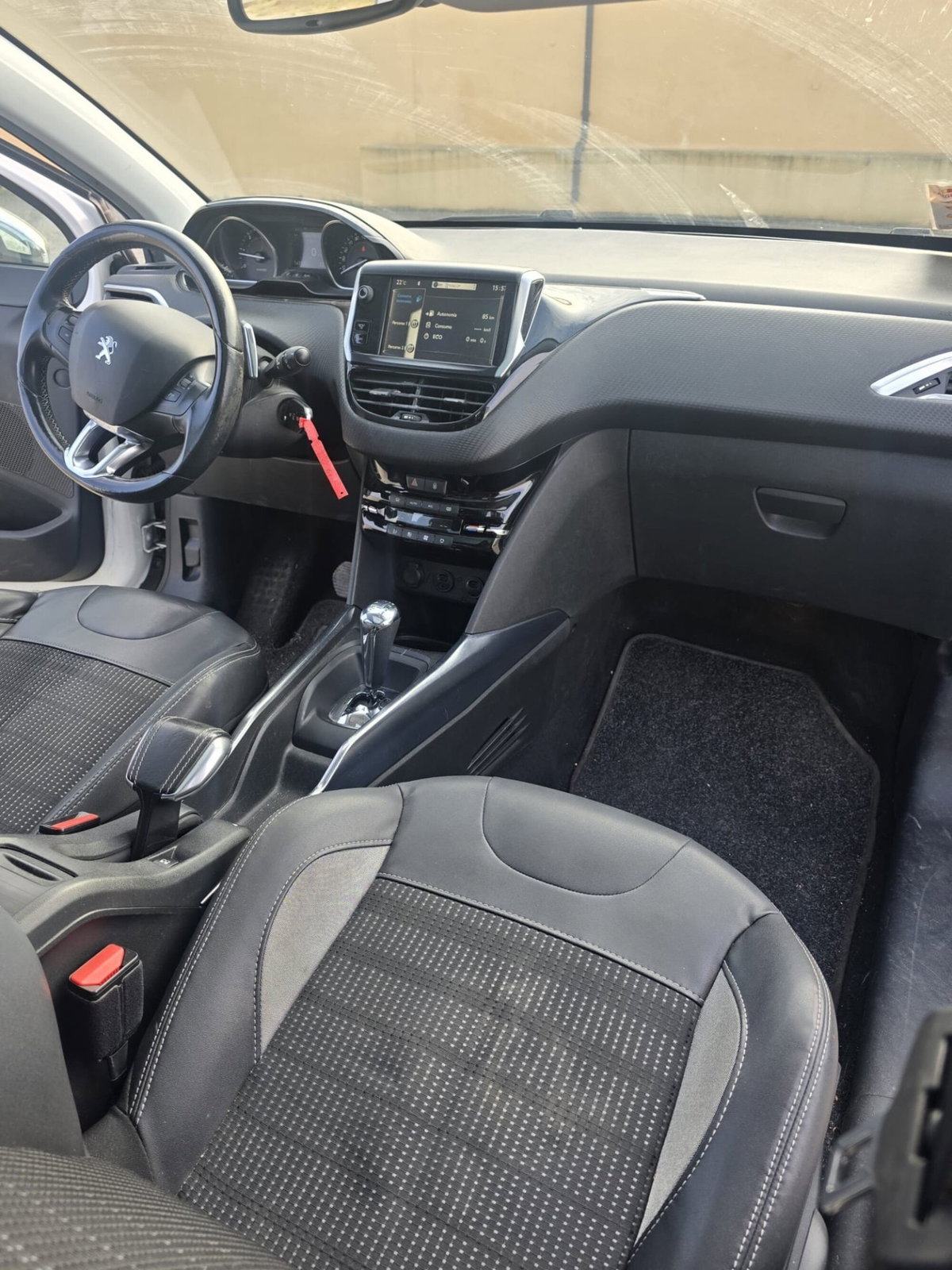Peugeot 2008 e-HDi 92 CV Stop&Start robotizzato Allure (16)