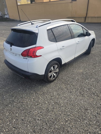 Peugeot 2008 e-HDi 92 CV Stop&Start robotizzato Allure (3)