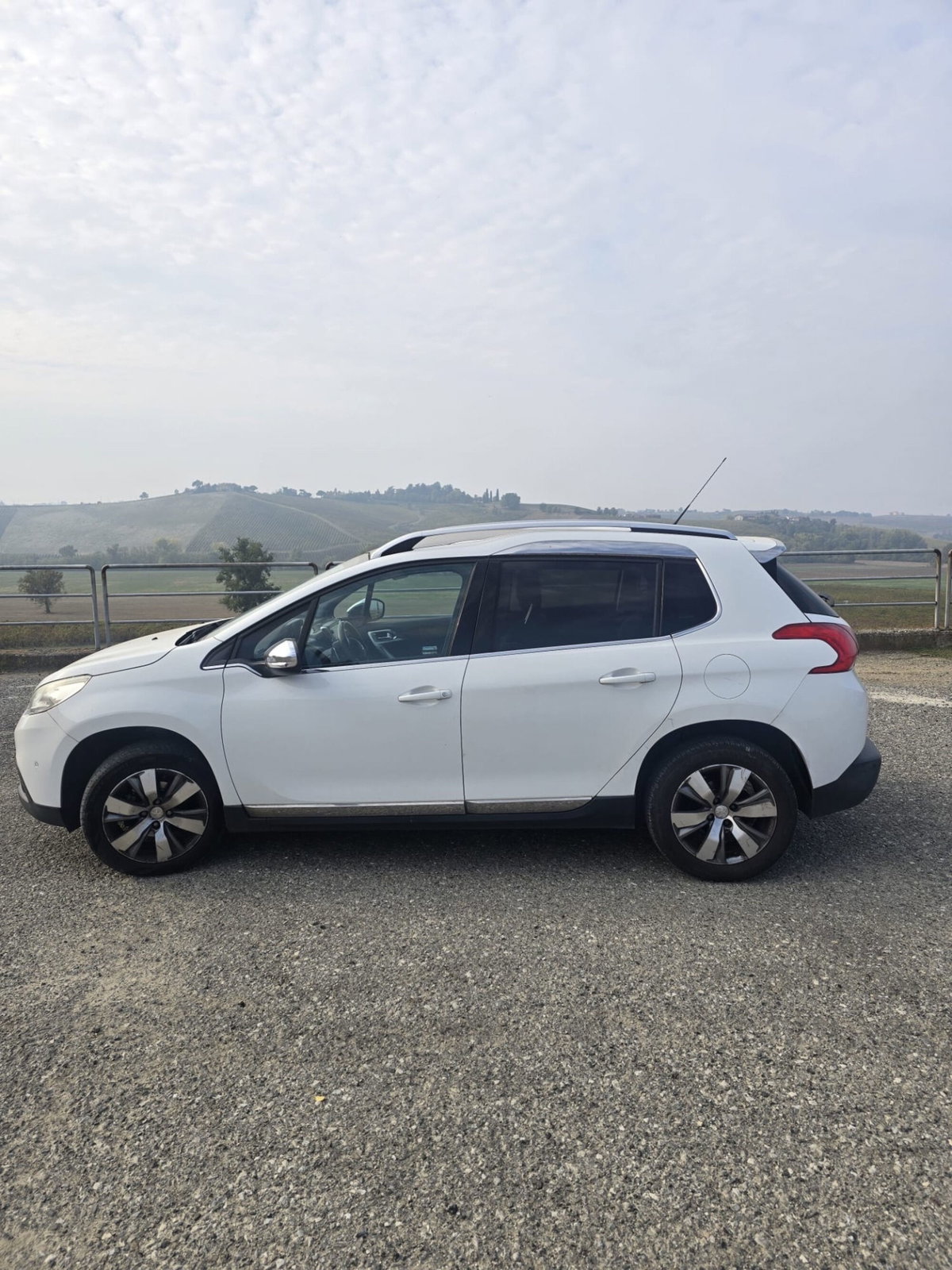 Peugeot 2008 e-HDi 92 CV Stop&Start robotizzato Allure (5)