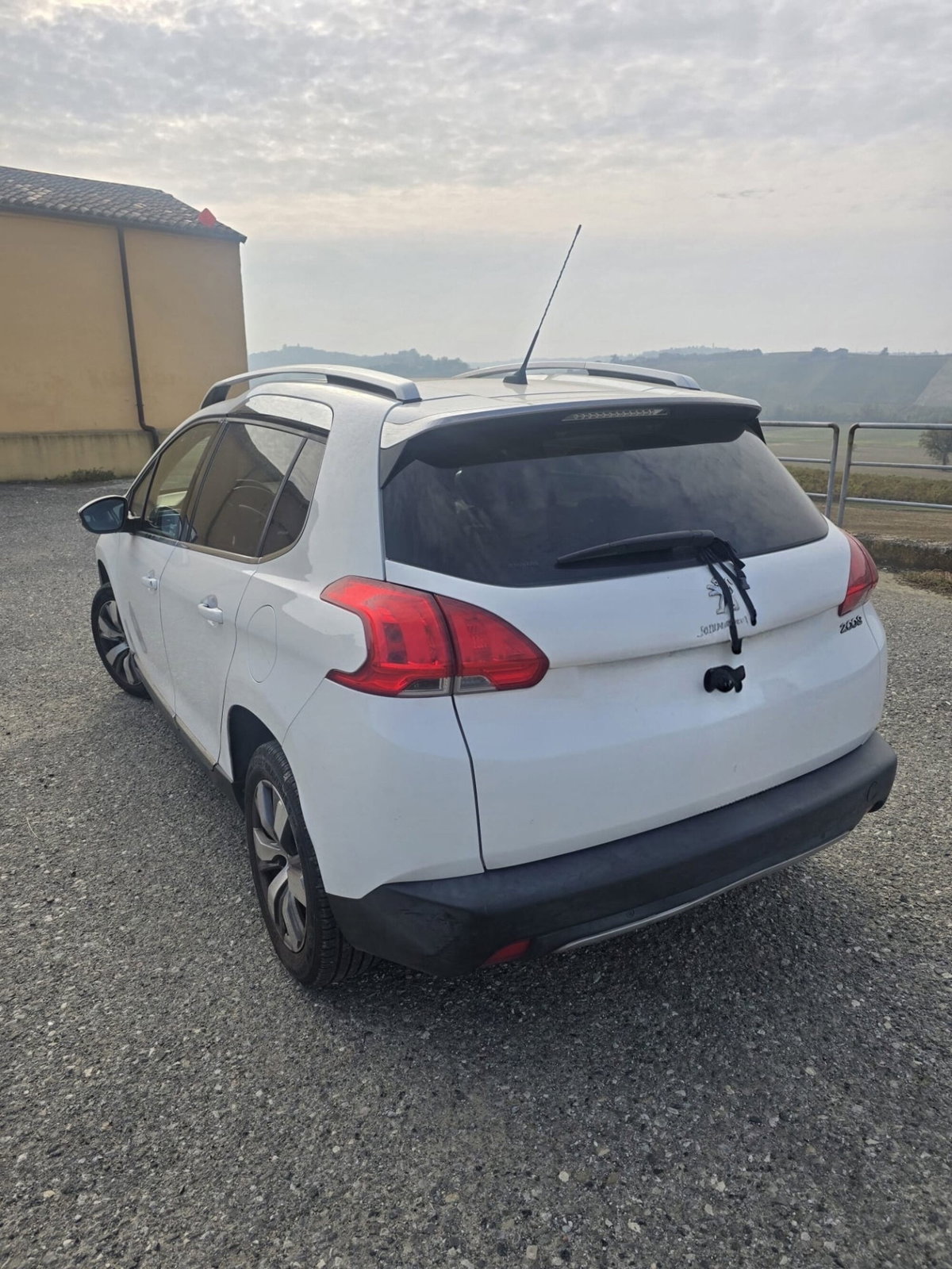Peugeot 2008 e-HDi 92 CV Stop&Start robotizzato Allure (7)