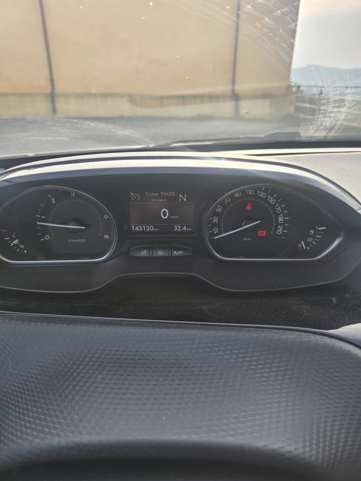 Peugeot 2008 e-HDi 92 CV Stop&Start robotizzato Allure (9)