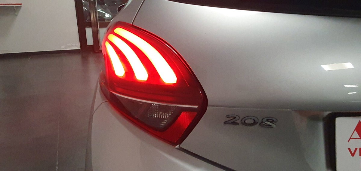 Peugeot 208 75 5 porte Active (13)