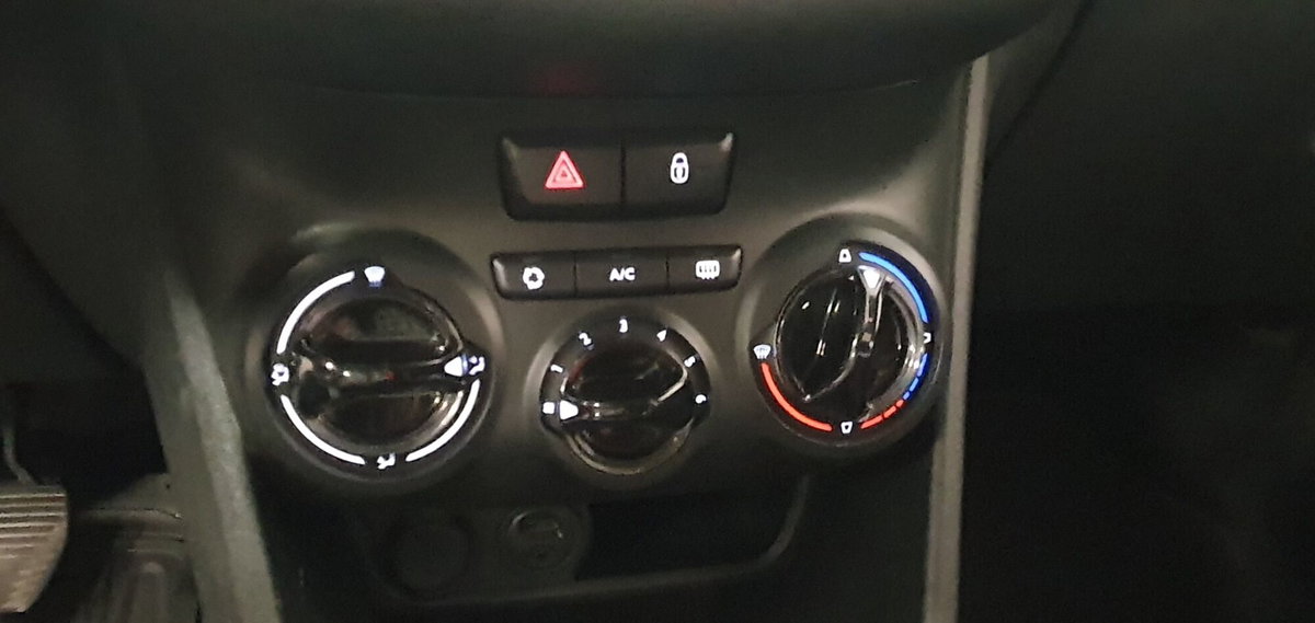 Peugeot 208 75 5 porte Active (6)