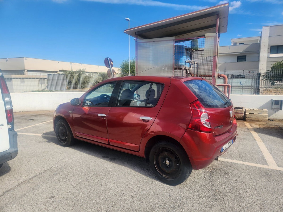 Dacia Sandero 1.4 8V GPL Ambiance (2)