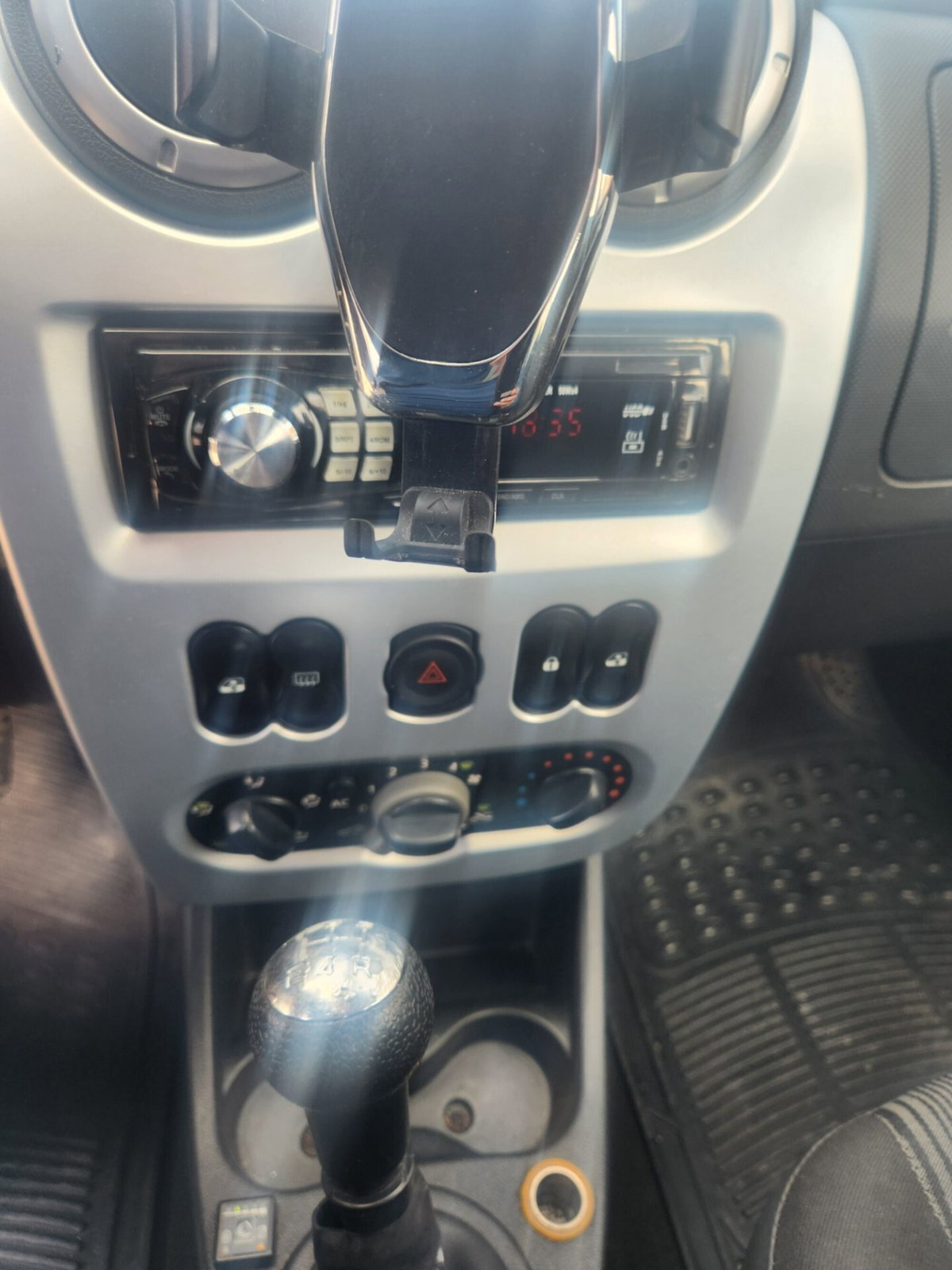 Dacia Sandero 1.4 8V GPL Ambiance (8)