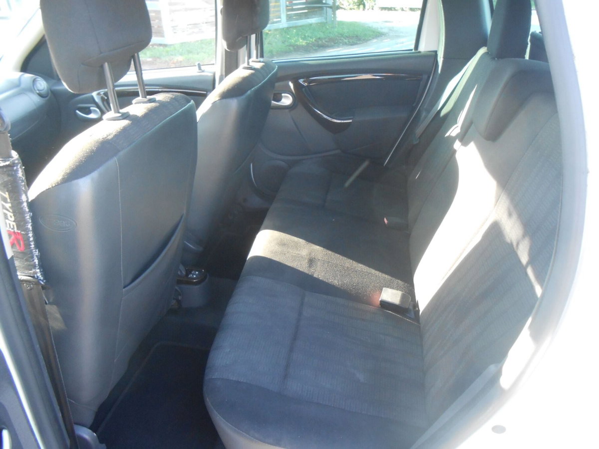 Dacia Duster 1.5 dCi 110CV 4x4 Lauréate (8)