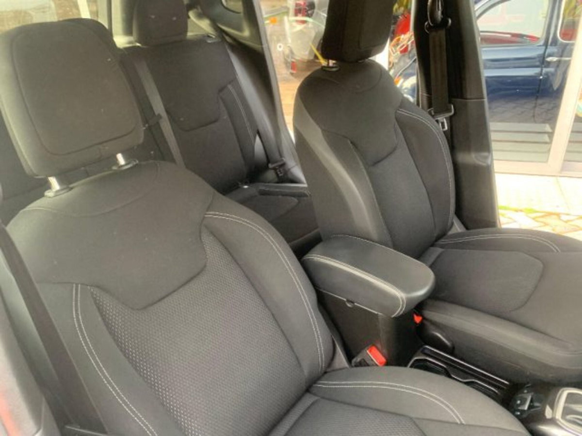 Jeep Renegade 1.3 T4 190CV PHEV 4xe AT6 Limited (12)