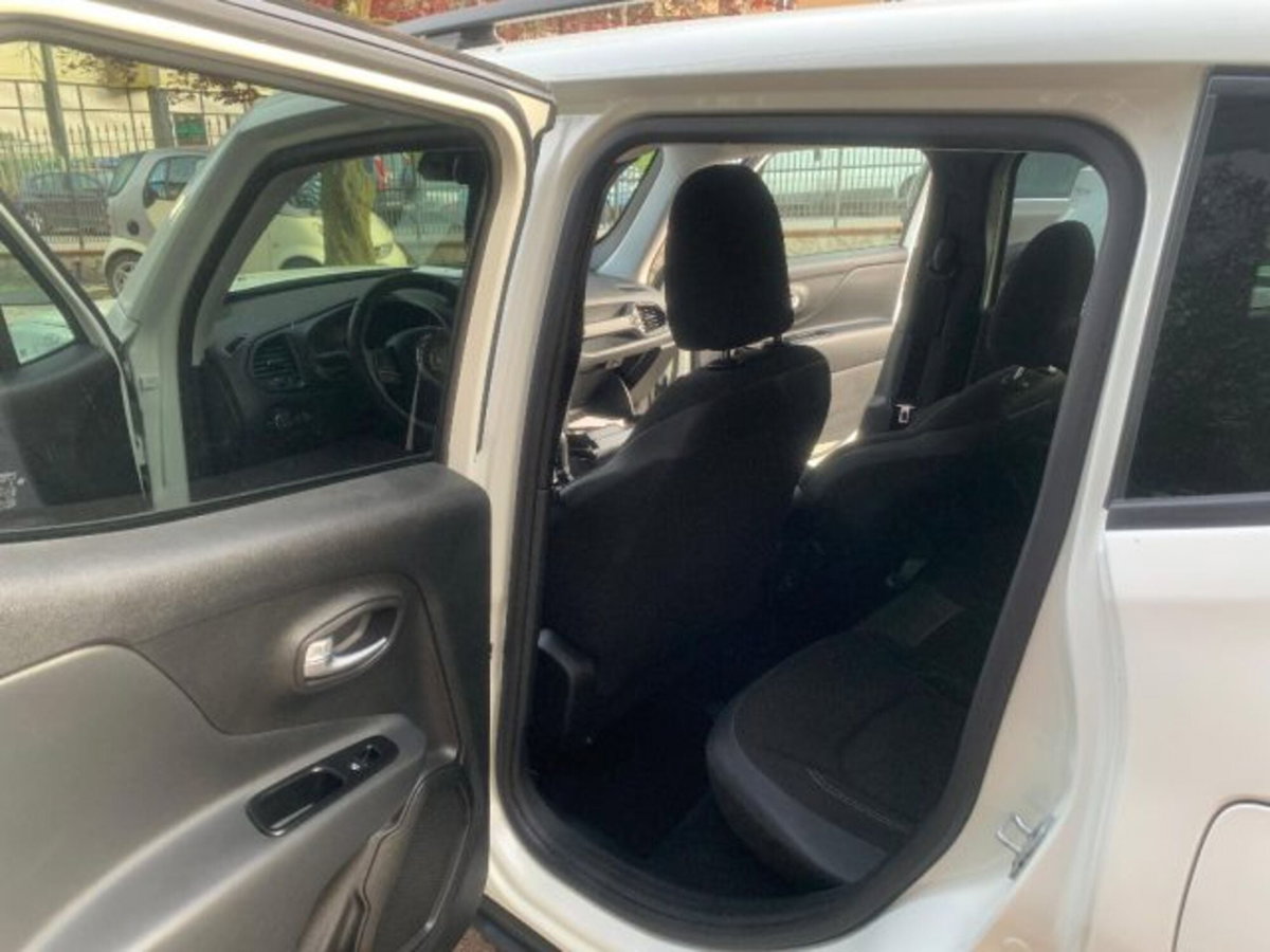 Jeep Renegade 1.3 T4 190CV PHEV 4xe AT6 Limited (16)