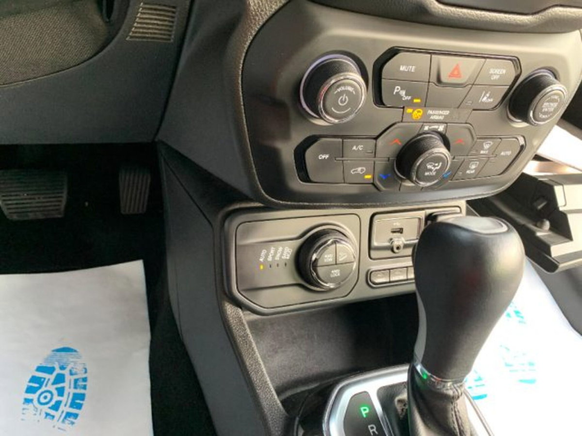 Jeep Renegade 1.3 T4 190CV PHEV 4xe AT6 Limited (17)