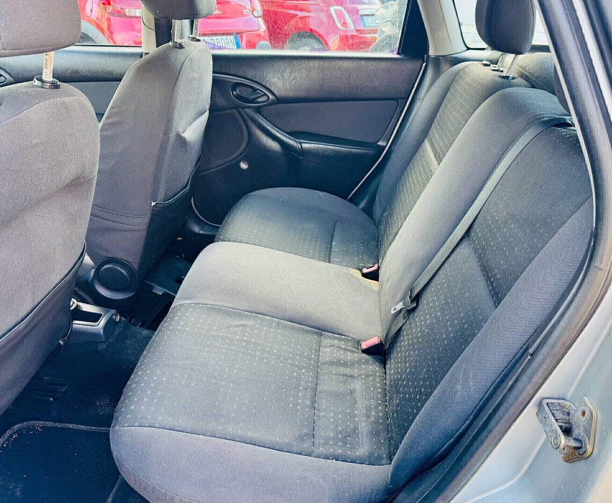 Ford Focus 1.8 TDCi (100CV) cat 5p. Zetec (15)