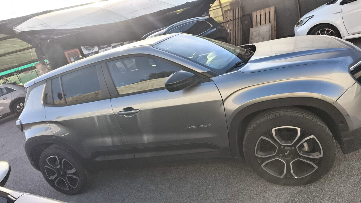 Jeep Avenger 1.2 turbo Summit fwd 100cv (6)