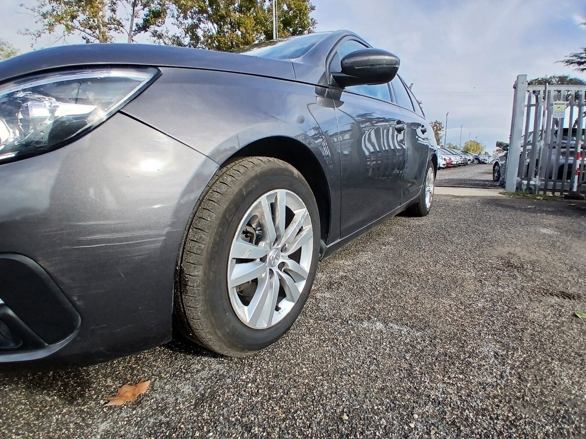 Peugeot 308 SW BlueHDi 130 S&S EAT8 Allure Pack (11)