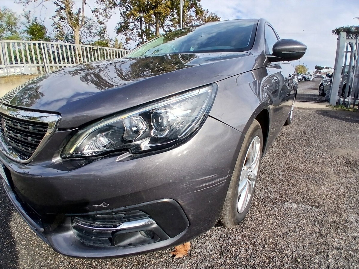 Peugeot 308 SW BlueHDi 130 S&S EAT8 Allure Pack (9)