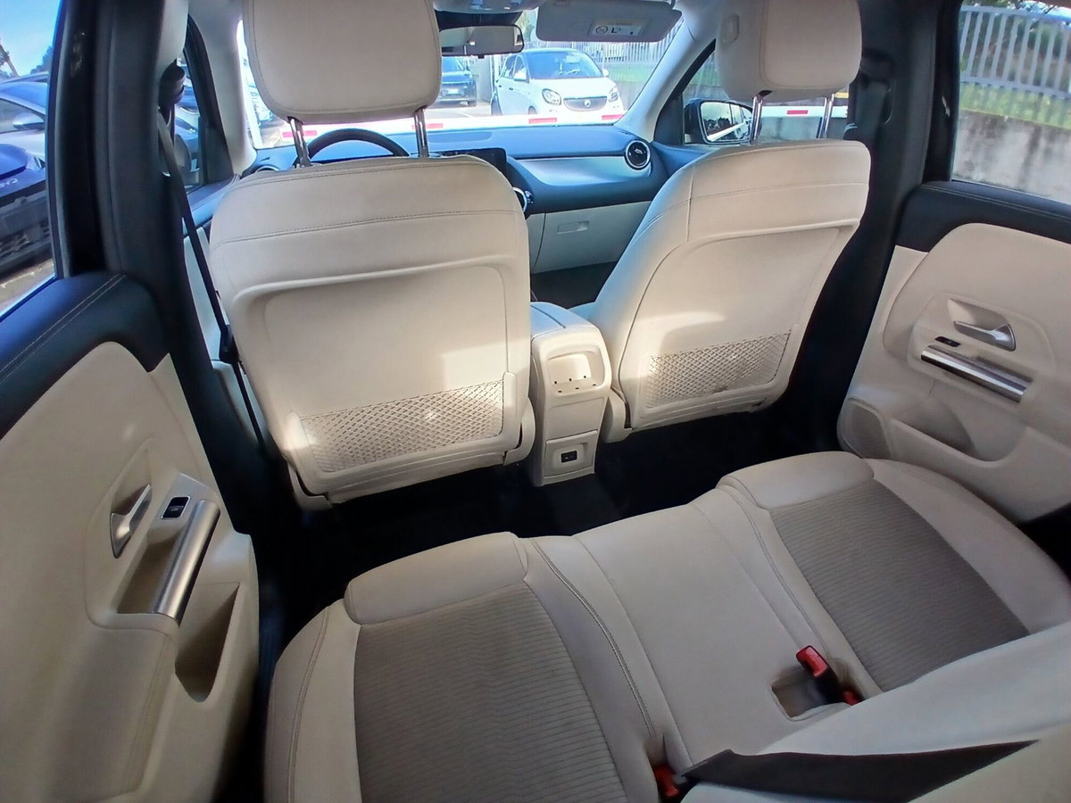 Mercedes-Benz GLA SUV 200 d Automatic Premium (18)
