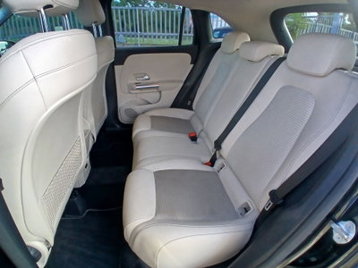 Mercedes-Benz GLA SUV 200 d Automatic Premium (20)