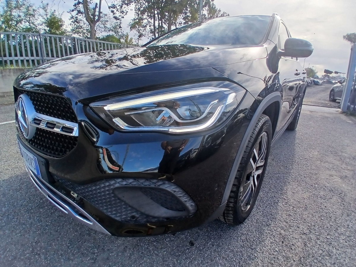 Mercedes-Benz GLA SUV 200 d Automatic Premium (9)
