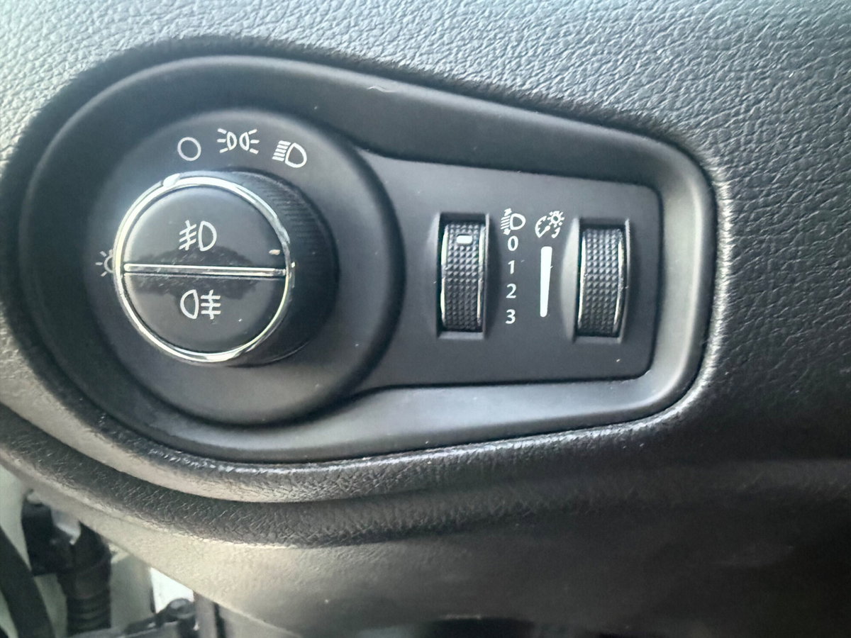 Jeep Renegade 1.6 Mjt 120 CV Longitude (13)