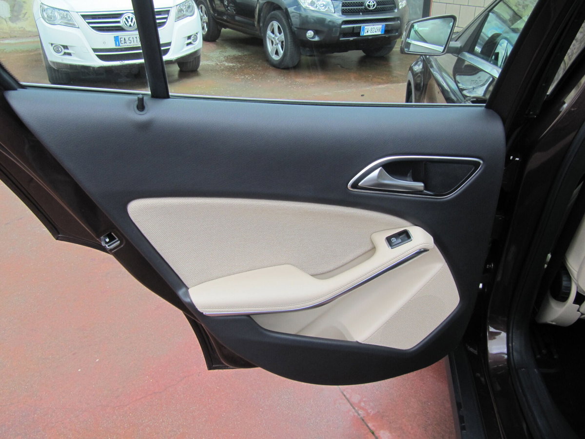 Mercedes-Benz GLA SUV 180 d Executive (13)