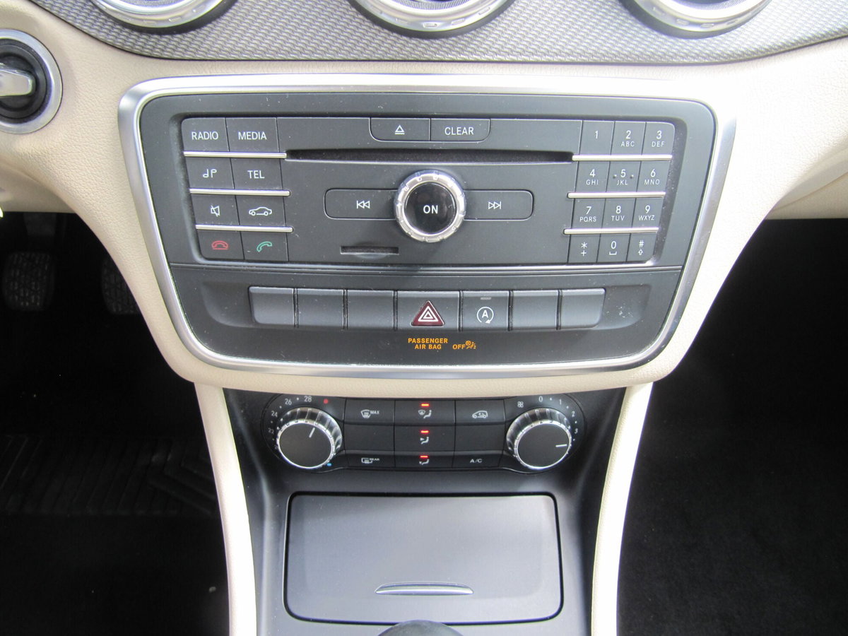 Mercedes-Benz GLA SUV 180 d Executive (8)