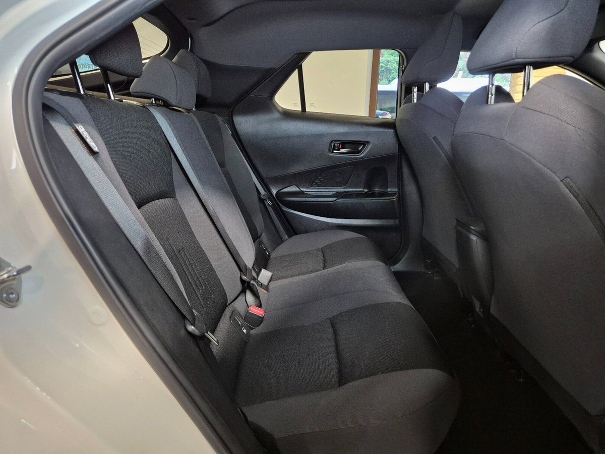 Toyota Toyota C-HR 1.8 hv Lounge fwd e-cvt (8)