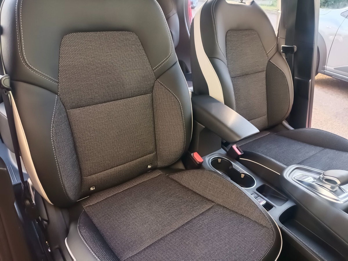 Renault Captur Full Hybrid E-Tech 145 CV Techno (11)