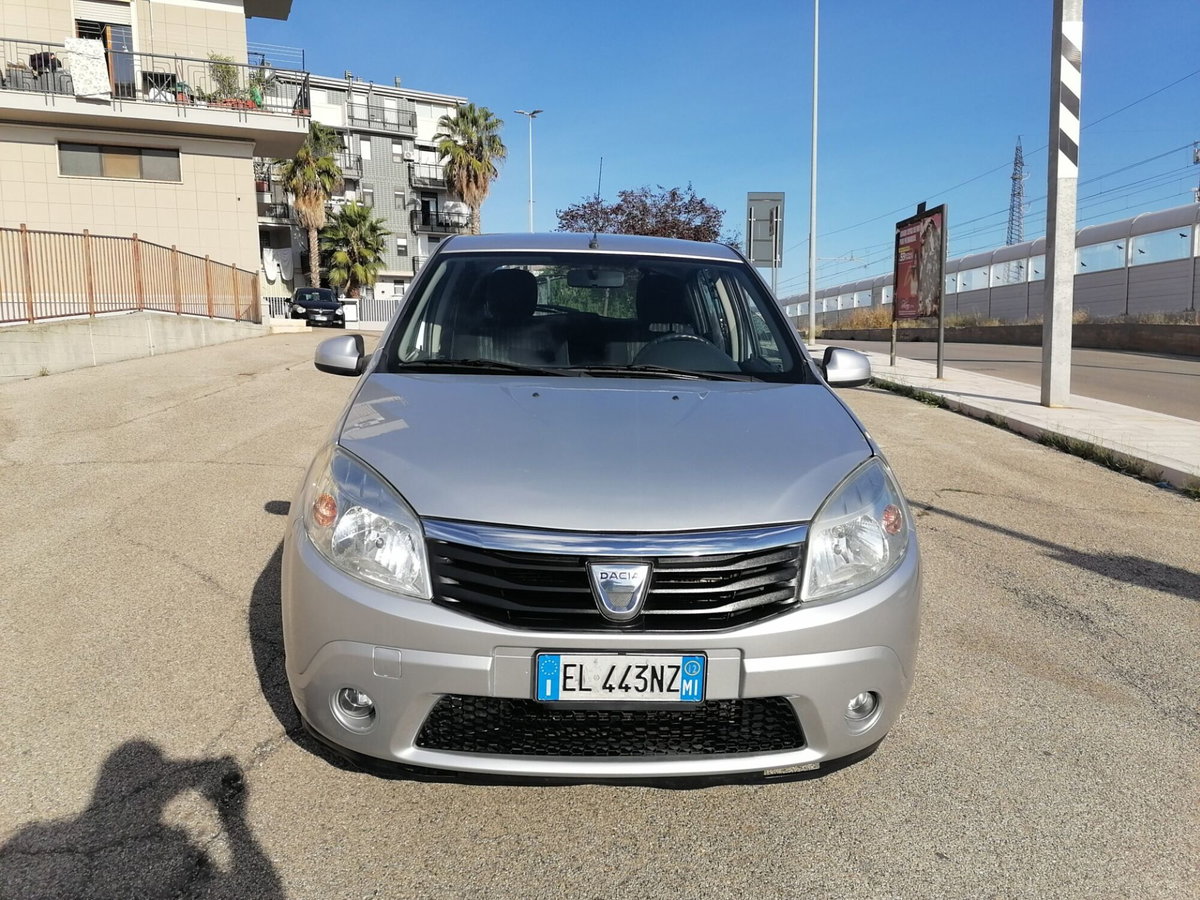 Dacia Sandero 1.2 16V Ambiance (2)