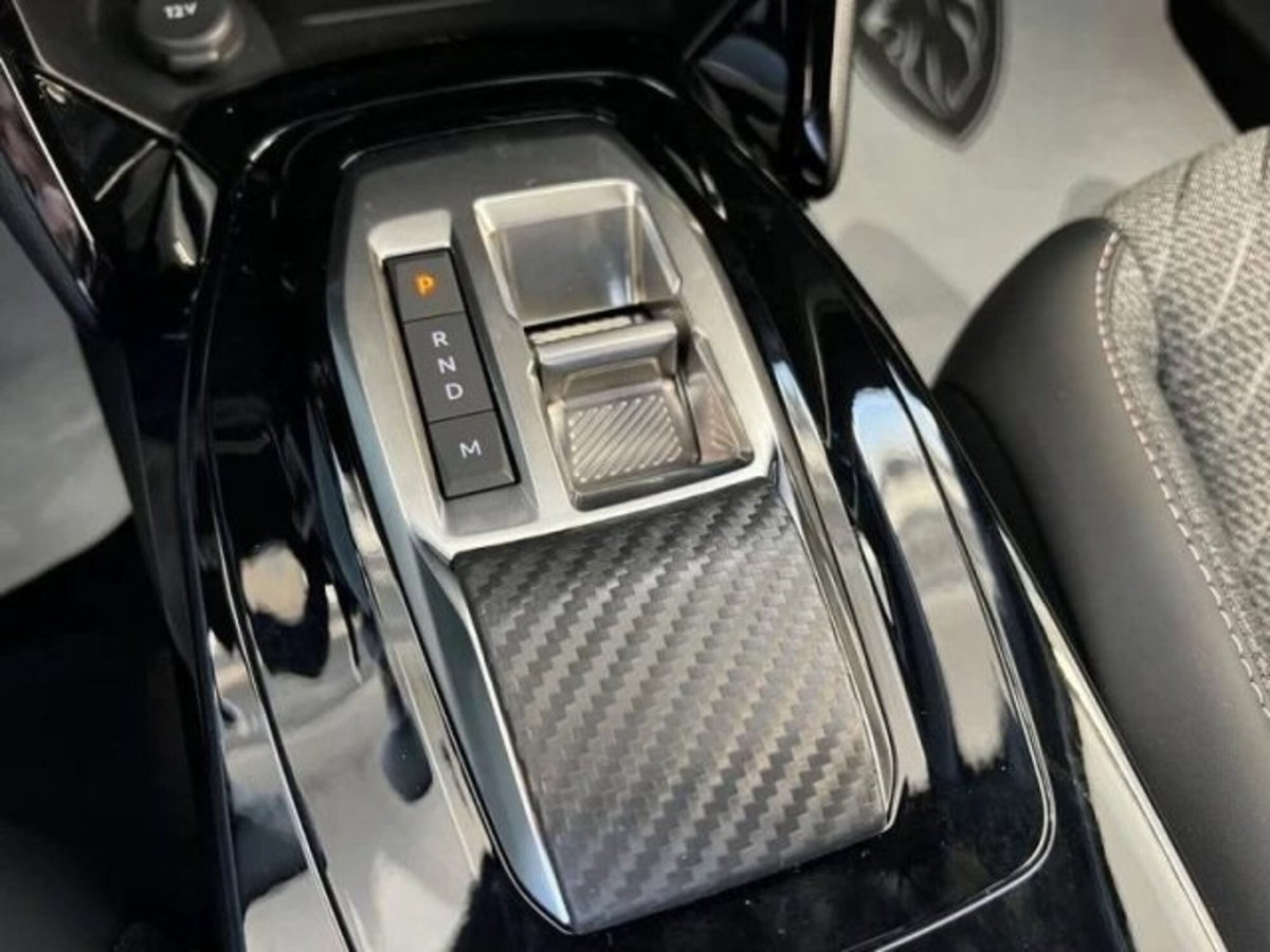 Peugeot 2008 1.2 hybrid Allure 145cv e-dcs6 (11)