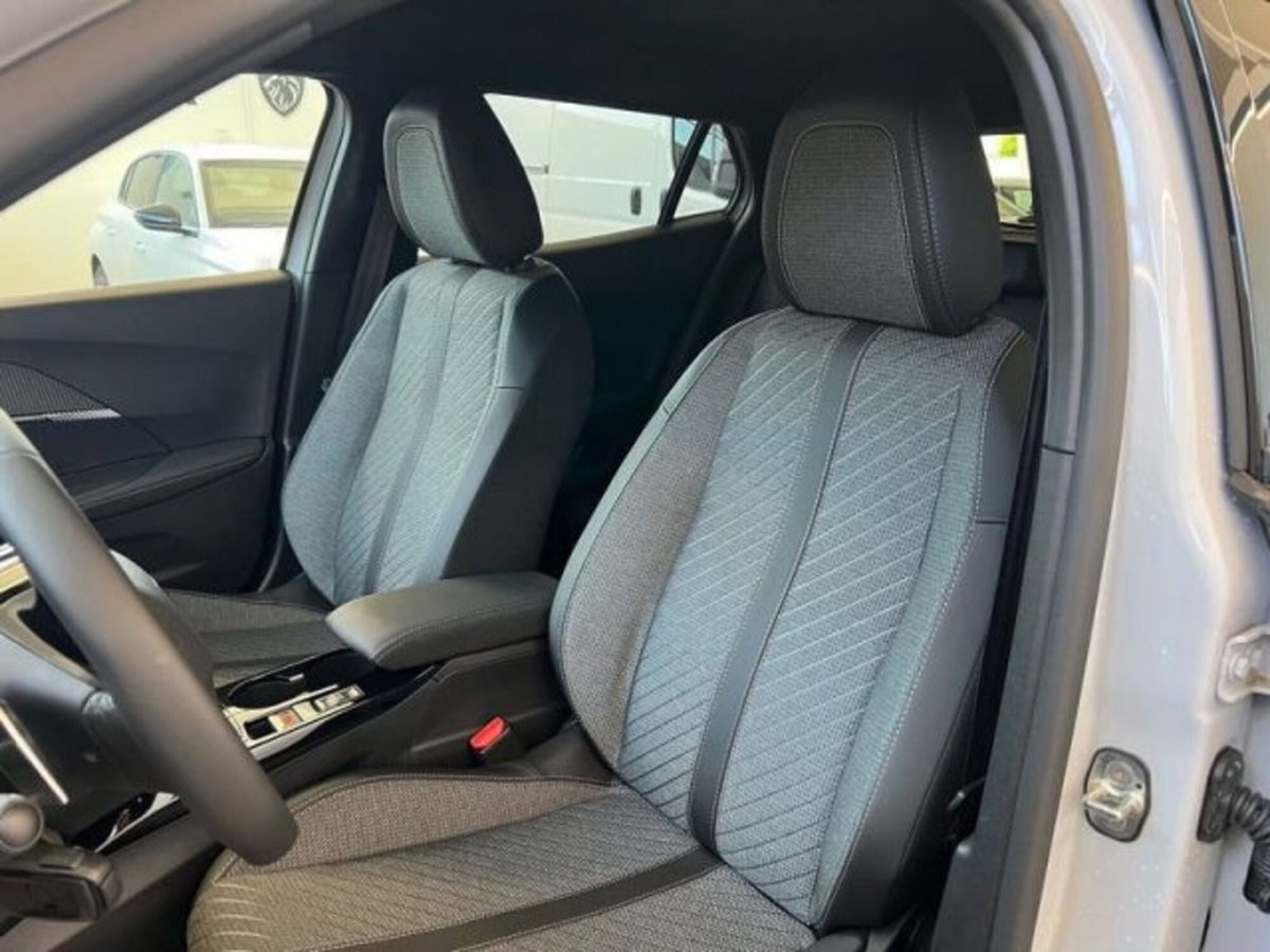Peugeot 2008 1.2 hybrid Allure 145cv e-dcs6 (12)